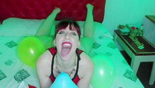 Shyyfxx Playing Rubbing And Popping Balloons- Balloon Fetish