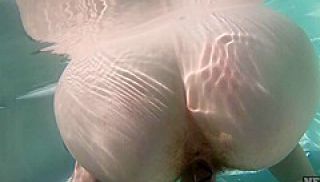Brilla Underwater Jacuzzi Masturbating With Hairy Pussy